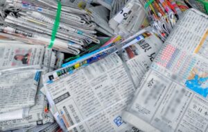リサイクルされる新聞紙