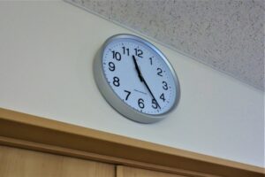 会議室の掛け時計