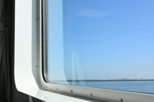 博多湾を行く渡船からの風景