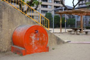 帰りに撮影した公園の遊具