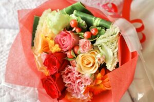 バラとカーネーションの花束