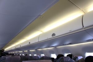 飛行機の荷物棚