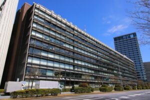 毎日新聞社